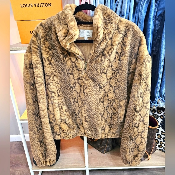 Fuzzy pullover, size large - Picture 1 of 3
